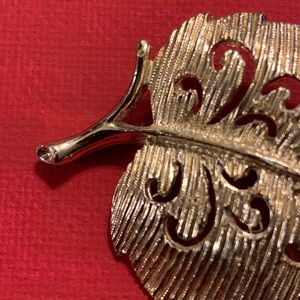 Vintage leaf brooch gold tone